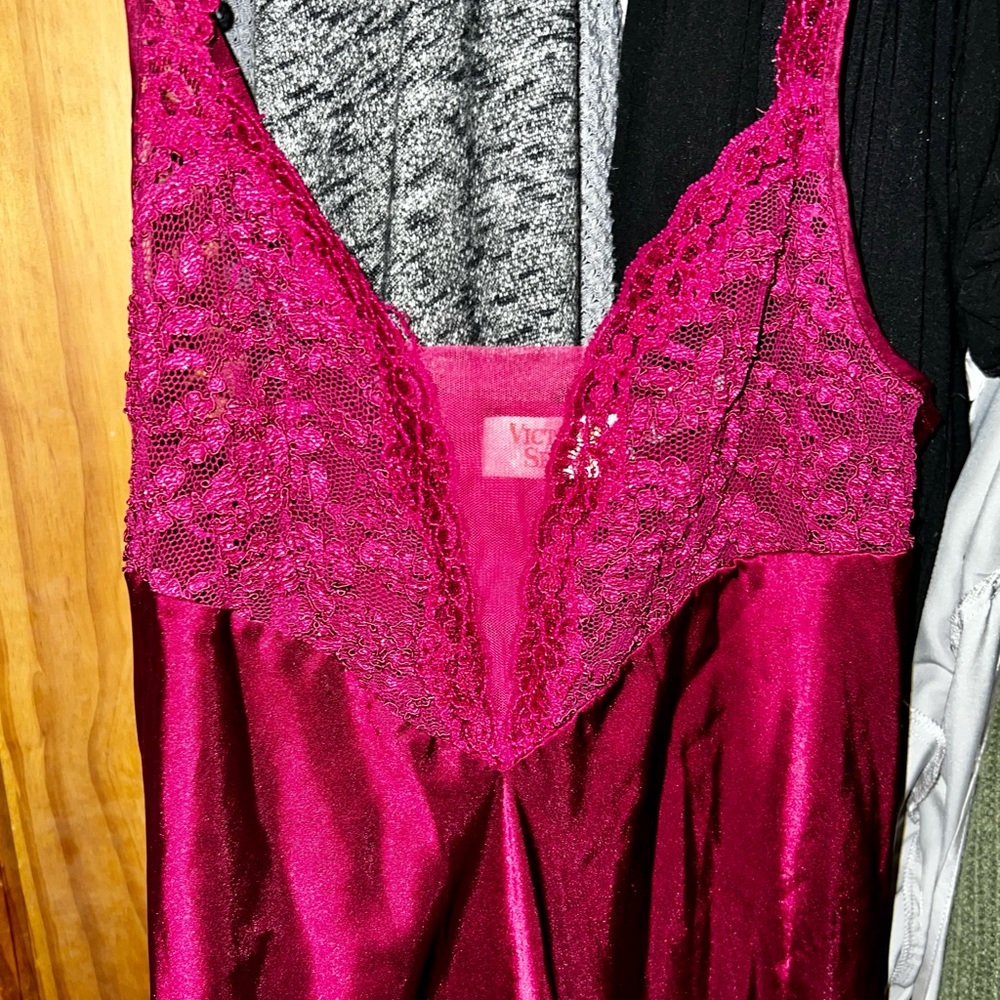 Victoria’s Secret gold label night gown size small burgundy